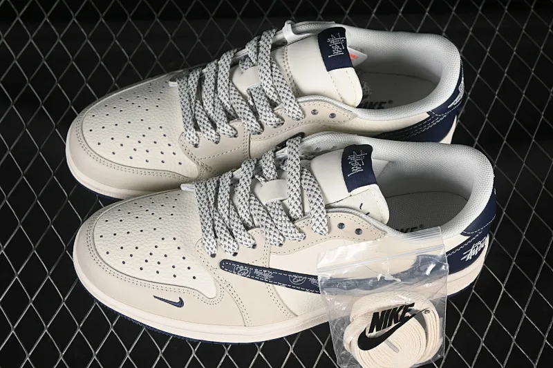 All categories Air Jordan Jordan series basketball shoes Air Jordan 1 Low high-end customized low-top sneakers Travis Scott x Fragment Design x Air Jordan 1 Low OG SP AJ1 Joe 1 Stussi joint rice blue flower hook low-top cultural casual sneakers JJ2508-551